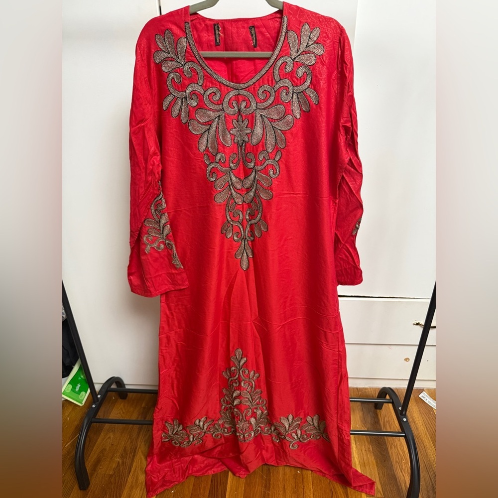 Arabian Red Embroidered Long Dress with Metallic Thread Detail L/XL - Picture 2 of 4